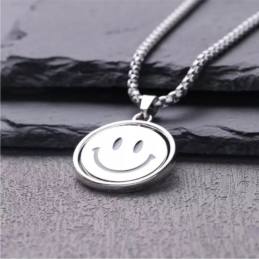 Hip Hop necklaces for men and women Chic retro revolving smiley pendantnecklaces